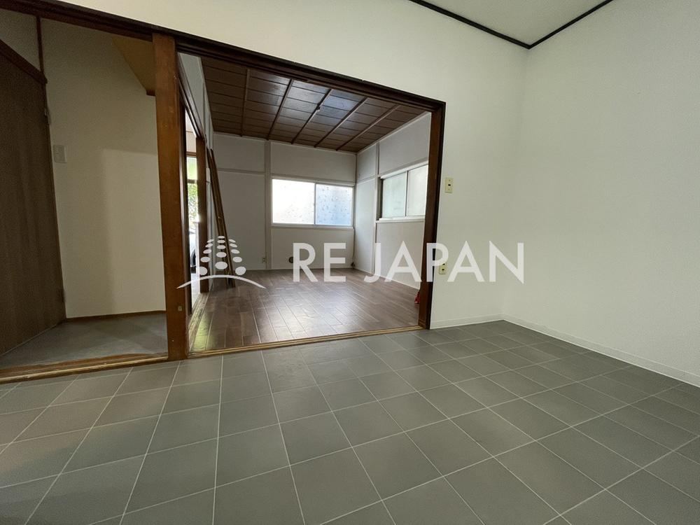 Renovated 3DK House in Higashi-Osaka - Photo 1