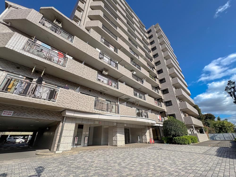3LDK Apartment with Private Garden in Tachikawa - Photo 1