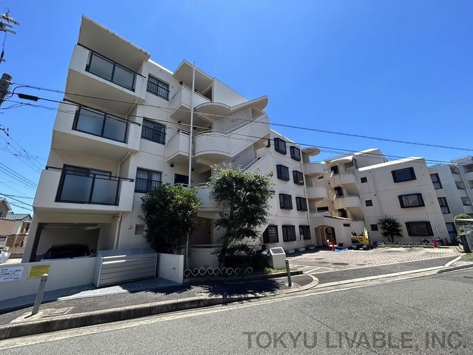 3LDK apartment in Toyonaka, Osaka - Photo 1
