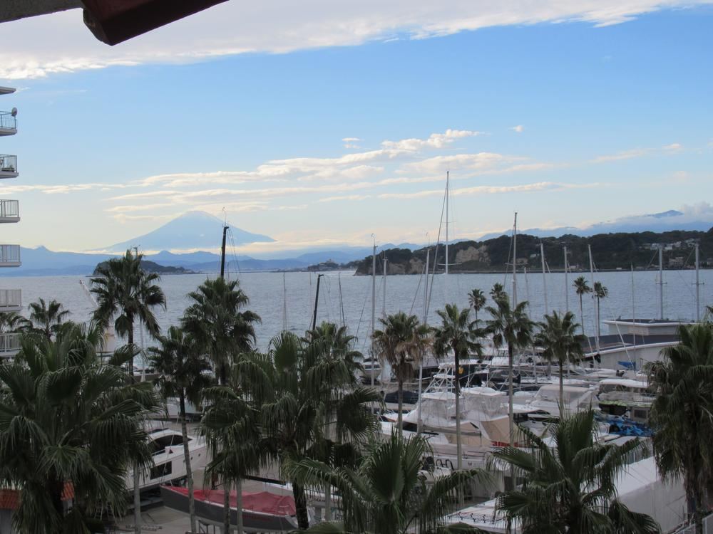 Scenic 1LDK Apartment with Mountain Views - Photo 1