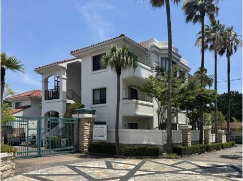 Charming 2LDK Seaside Apartment - Photo 1