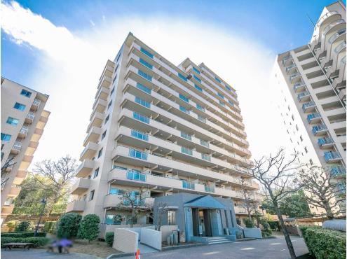 Top Floor 3LDK Apartment with Great Views in Tsuzuki - Photo 1