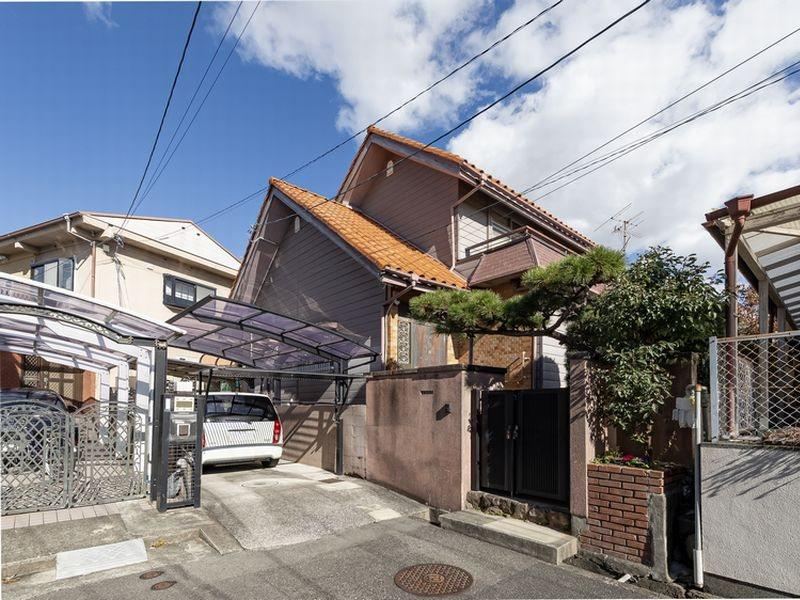 Spacious 4LDK House with Bright LDK - Photo 1