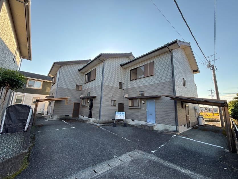 Spacious 3DK Home Ideal for Two Families - Photo 1