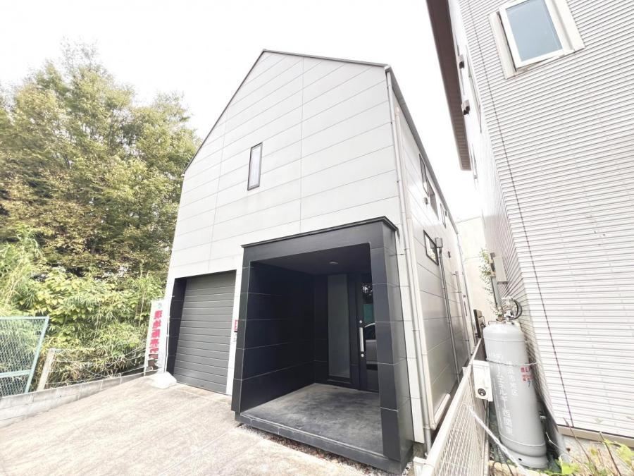 Spacious 3LDK House with Garden in Atsugi - Photo 1