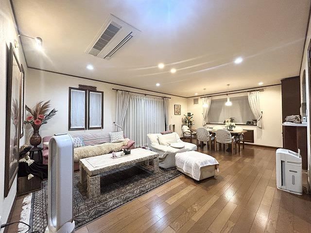 Generous 5LDK+S House Near Hamano-Miya Station - Photo 1