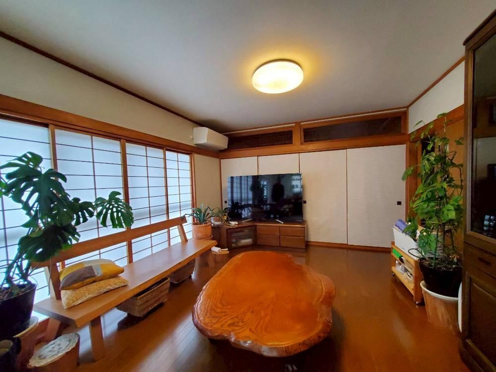 Sunny 4LDK Corner Lot House in Minasecho - Photo 1