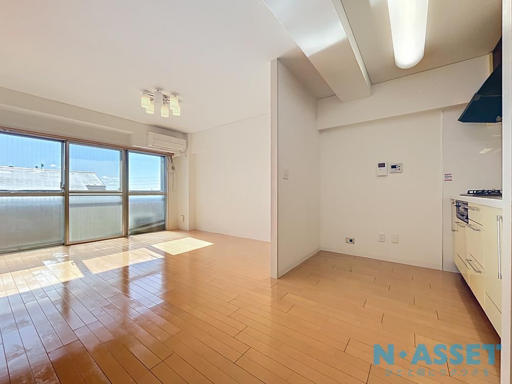 Modern 2LDK Apartment with Soundproofing - Photo 1