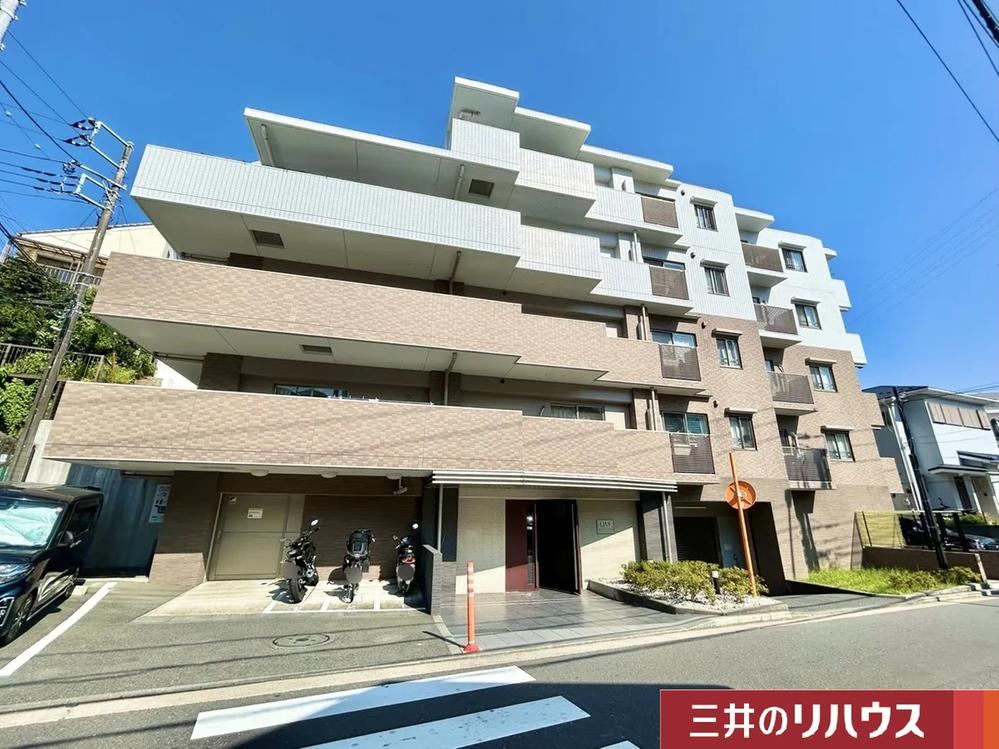 Spacious 3LDK Apartment Near Kanazawabunko Station - Photo 1