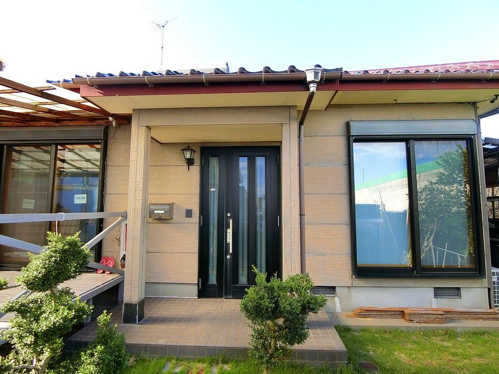 Convenient 3LDK Bungalow Near Omura Sharyo Base - Photo 1