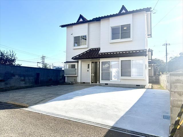 Renovated 4LDK Home in Awokumachi - Photo 1