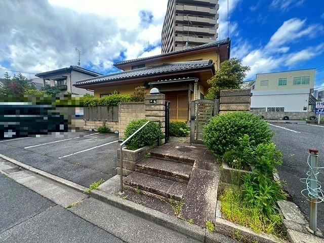 Spacious 4LDK+S House in Higashimachi - Photo 1