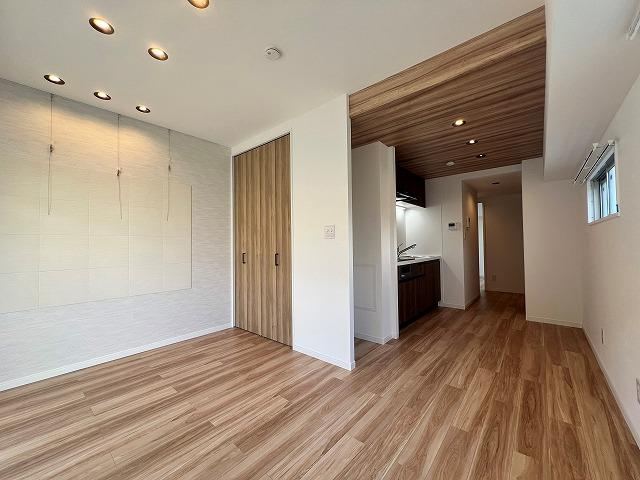Renovated 1LDK Apartment with Parking in Tamacity - Photo 1