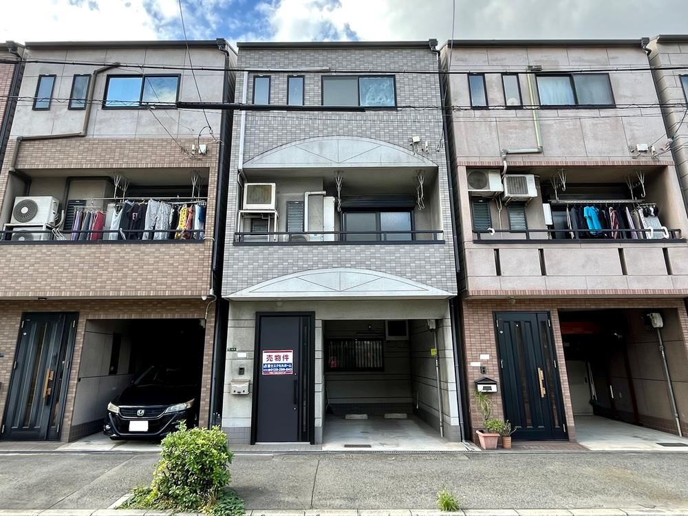 Updated 4LDK+S House in Taisho, Osaka - Photo 1