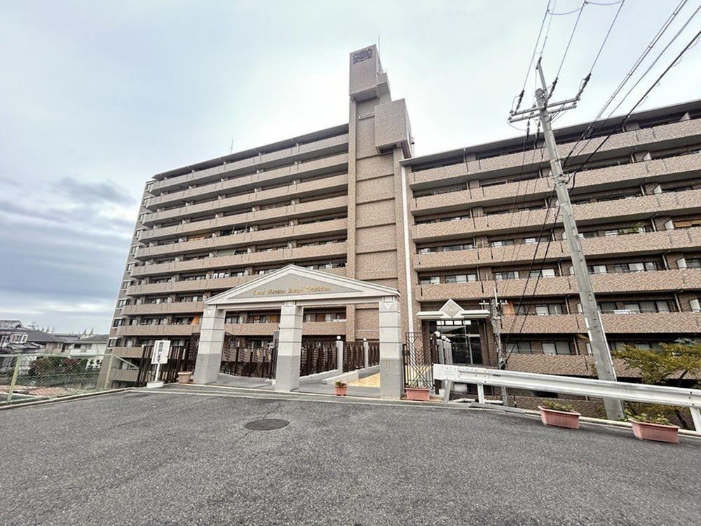 4LDK apartment in Tondabayashi, Osaka - Photo 1