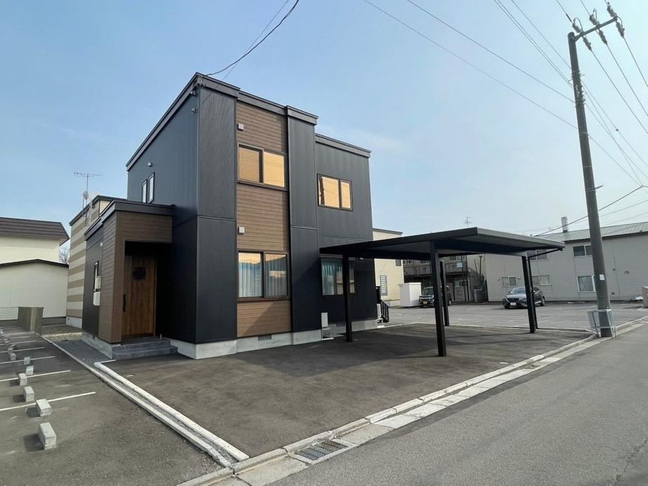 Stylish 3LDK House Near Goryokaku Station - Photo 1