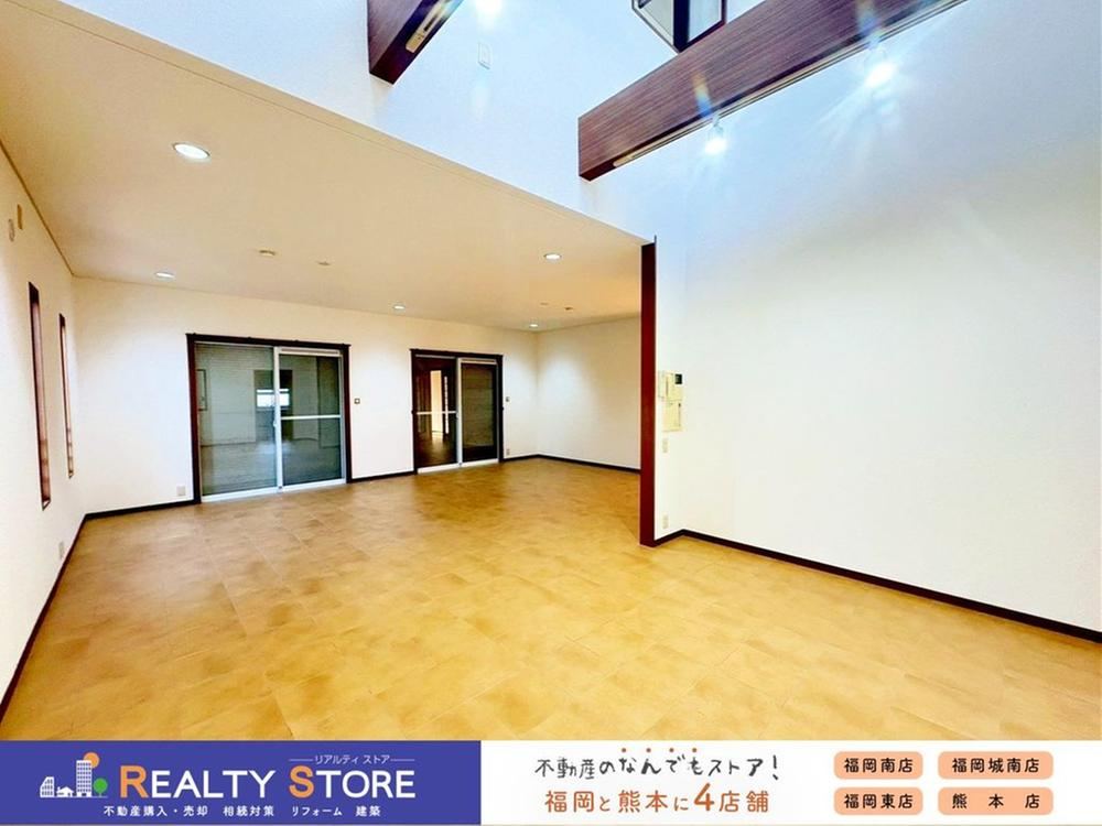 Spacious 3SLDK House with Large Lot in Chikushino - Photo 1