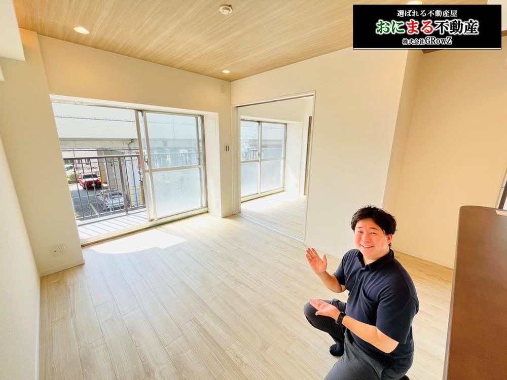 Convenient 3LDK Apartment with Modern Features in Koshigaya - Photo 1