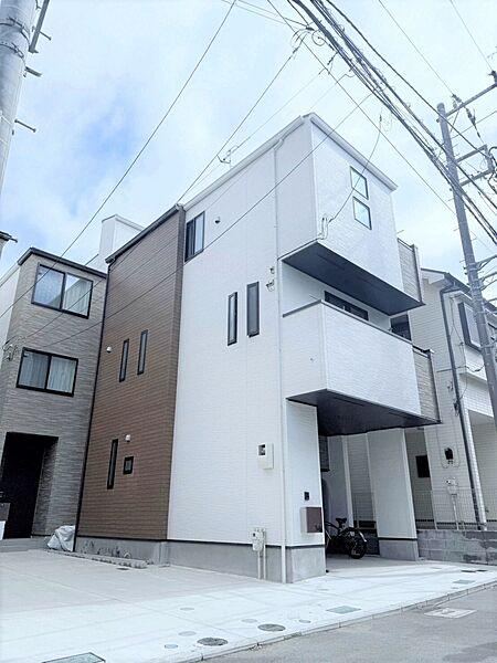 Family-Friendly House with Car Space - Photo 1