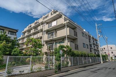 Renovated 3LDK Corner Apartment in Toda - Photo 1
