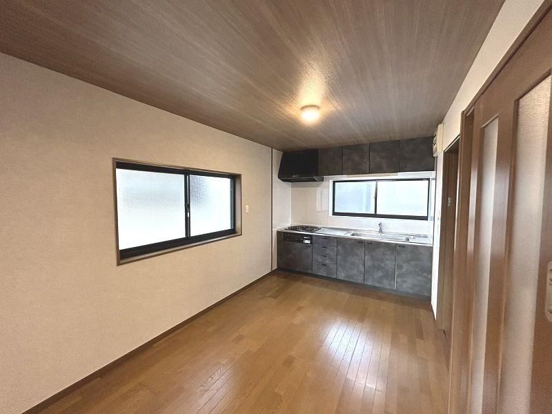 Renovated 3DK House in Takatsuki City - Photo 1