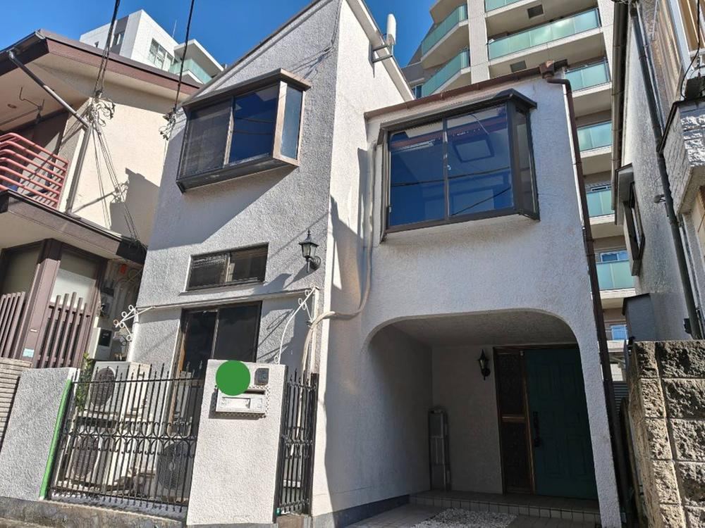 Updated 2DK House in Minami-Nagasaki - Photo 1