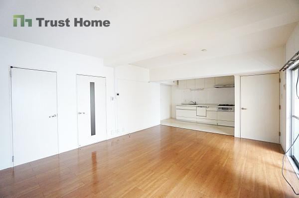 3LDK+S apartment in Yodogawa Ward, Osaka - Photo 1