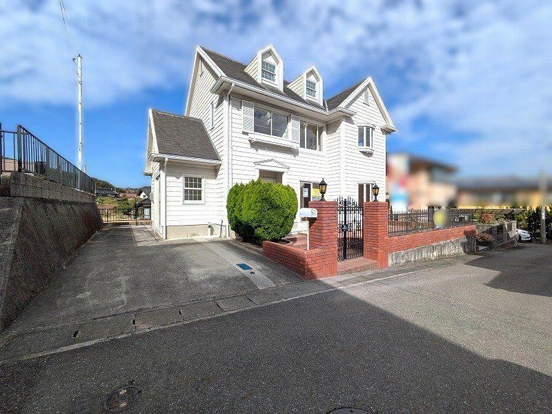 Partially Renovated 4LDK House with Scenic Views - Photo 1