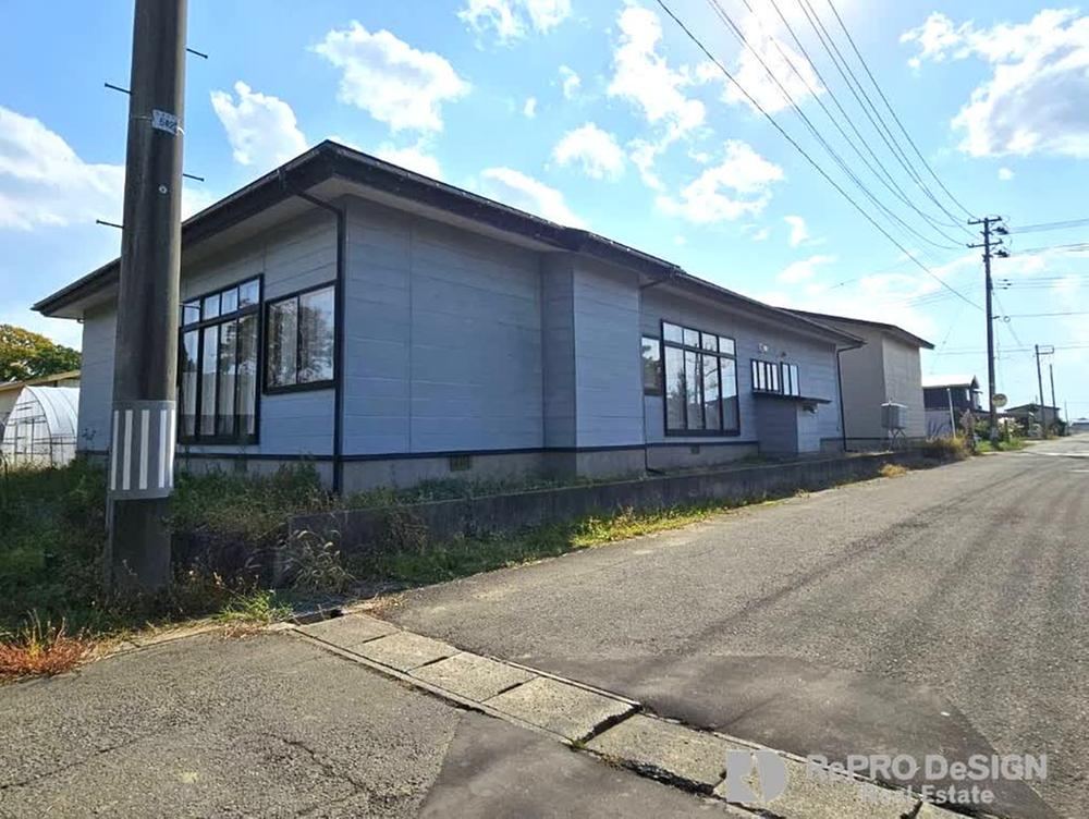 Compact 4LDK House with Garden in Katagami City - Photo 1