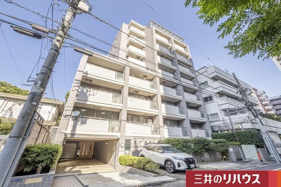 2LDK apartment in Minato Ward, Tokyo - Photo 1