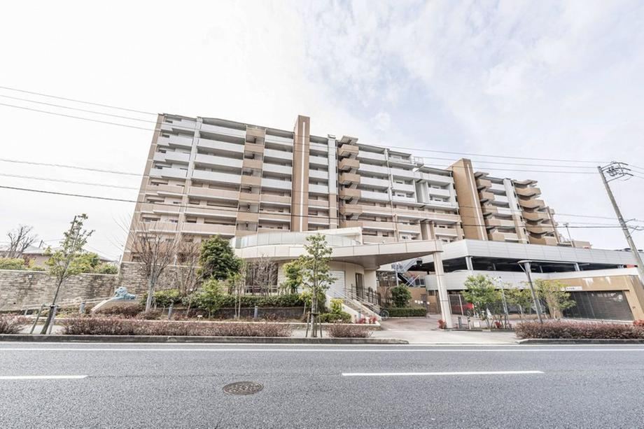 3LDK apartment in Nagakute, Aichi - Photo 1