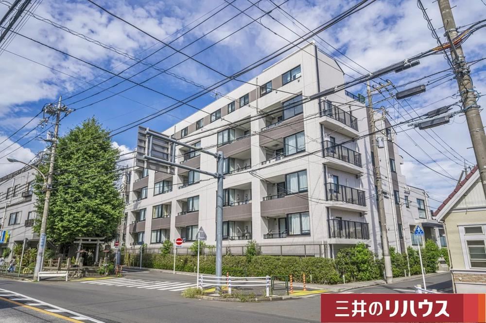 Modern 2LDK+S Apartment in Musashisakai - Photo 1