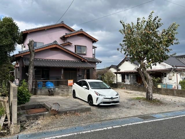 Spacious 5LDK House with Ample Storage in Kurate - Photo 1
