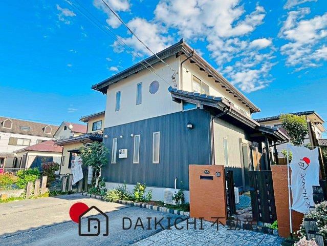 Custom-Built Home with Solar Power in Gyoda - Photo 1