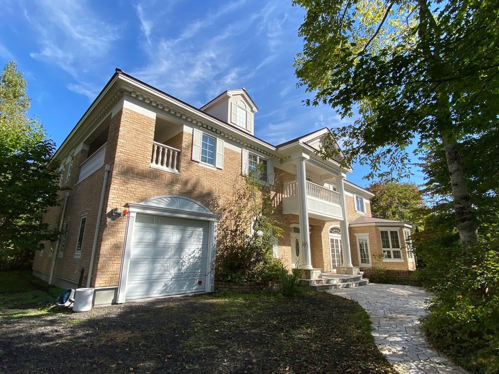 American House with Modern Amenities in Nakakaruizawa - Photo 1