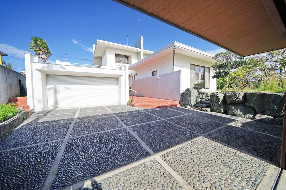 Expansive 10LDK Home with Large Garden in Matsuyama - Photo 1