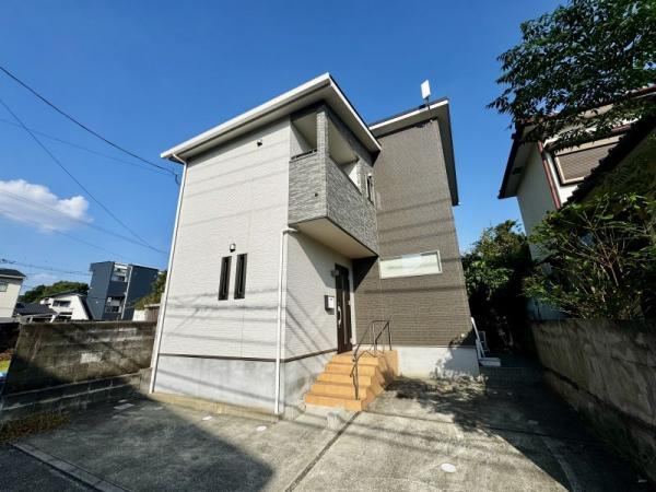 Contemporary 3LDK House with Utility Room in Kumamoto - Photo 1