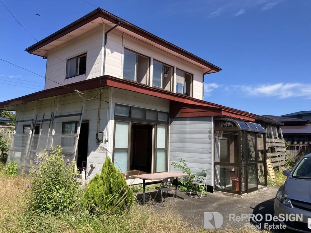Spacious 5LDK Home with Large Lot in Akita - Photo 1