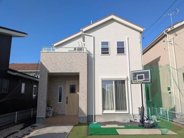 Modern 4LDK Home with Convenient Storage - Photo 1