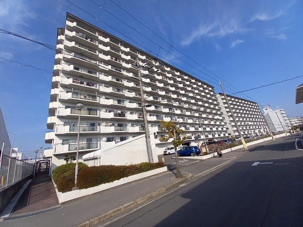 3LDK apartment in Kawachinagano, Osaka - Photo 1
