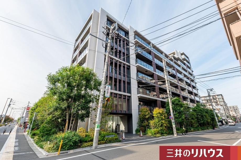 Charming 1LDK+S Apartment in Chofu - Photo 1