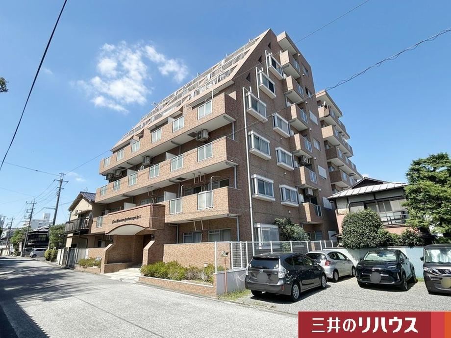 Modern 2LDK Apartment in Kawagoe - Photo 1