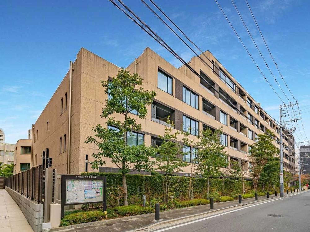 3LDK apartment in Minato Ward, Tokyo - Photo 1