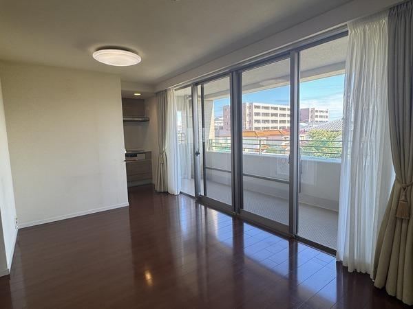 3LDK apartment in Nishinomiya, Hyogo - Photo 1