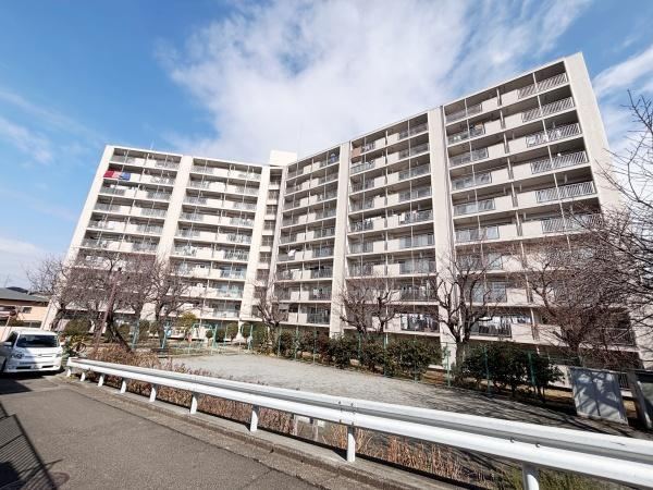 Bright 2LDK Apartment in Kameino - Photo 1