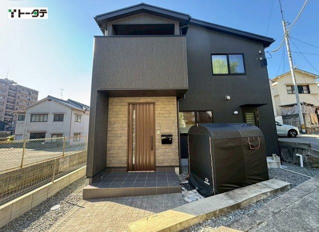 4LDK house in Kure, Hiroshima - Photo 1