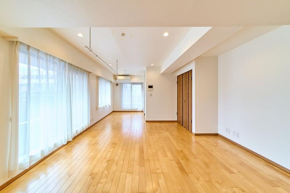 Penthouse-Style 2LDK with Great Transport Access - Photo 1