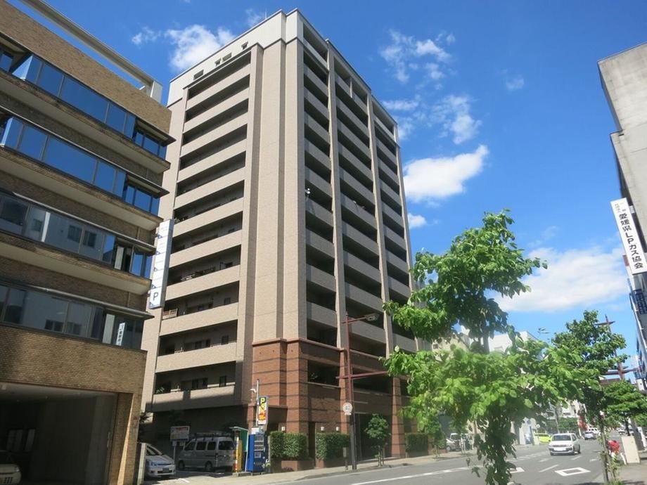 3LDK apartment in Matsuyama, Ehime - Photo 1