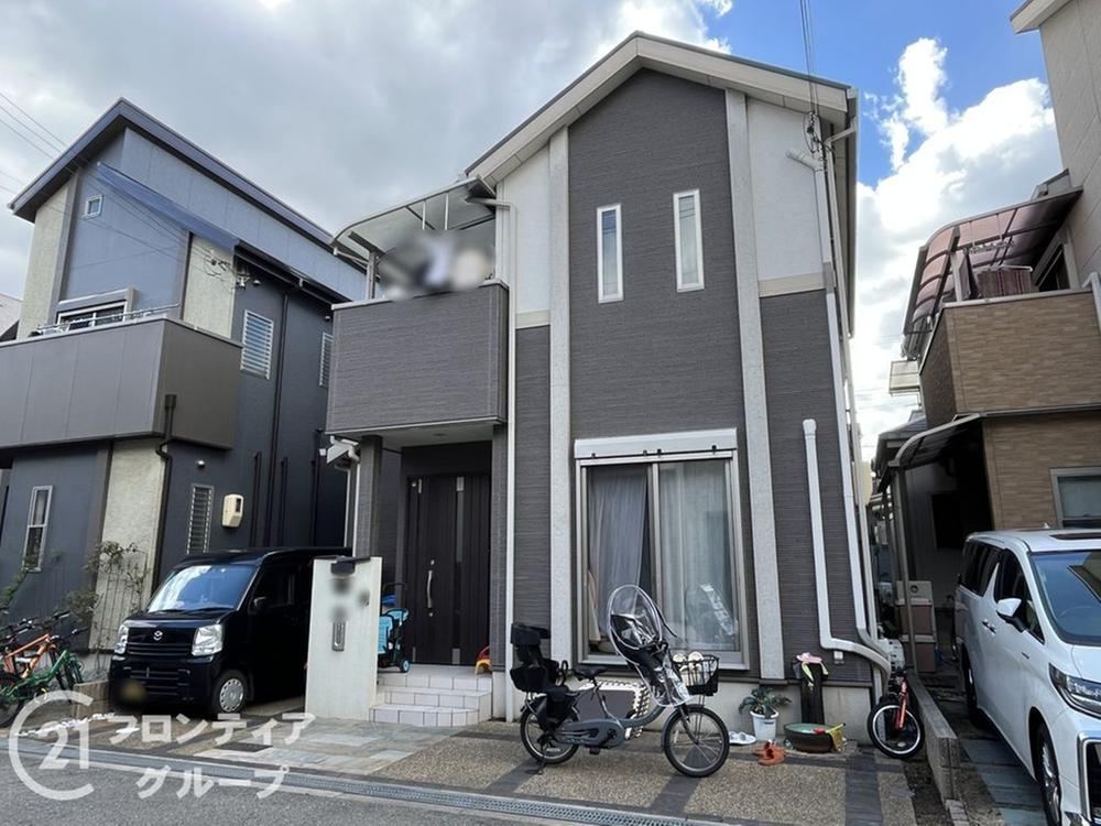 Versatile 4LDK House with High-Roof Parking in Nishiyodogawa, Osaka - Photo 1