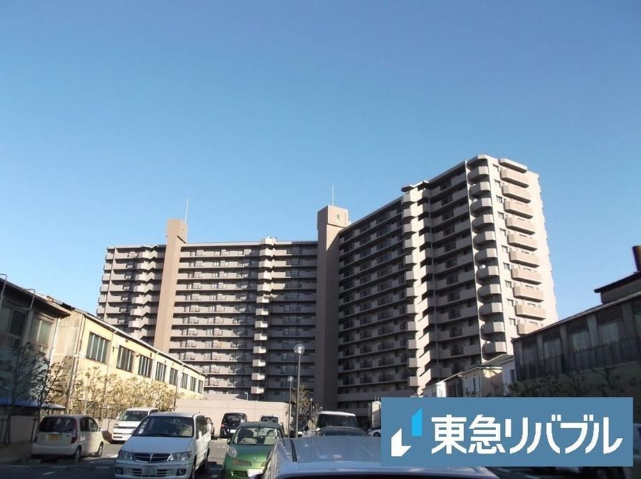 3LDK apartment in Nishiyodogawa Ward, Osaka - Photo 1